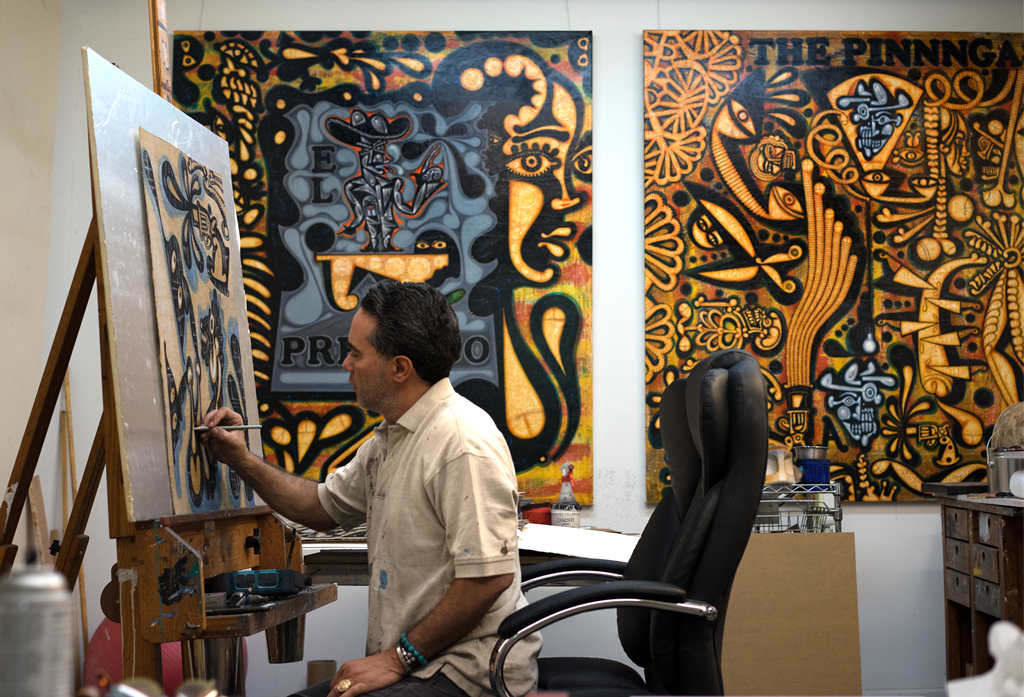 Carlos Luna trabajando en su studio, 2017